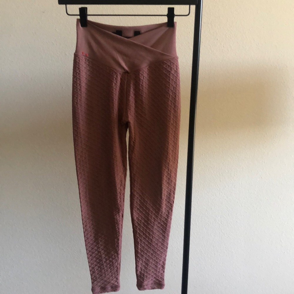 FiTMi crunchy bun dusty pink leggings